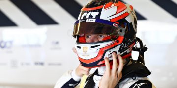 ABU DHABI, UNITED ARAB EMIRATES - DECEMBER 14: Liam Lawson of New Zealand and Scuderia AlphaTauri prepares to drive in the garage during Formula 1 testing at Yas Marina Circuit on December 14, 2021 in Abu Dhabi, United Arab Emirates. (Photo by Clive Rose/Getty Images) // Getty Images / Red Bull Content Pool  // SI202112140037 // Usage for editorial use only //