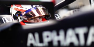 ABU DHABI, UNITED ARAB EMIRATES - DECEMBER 14: Liam Lawson of New Zealand and Scuderia AlphaTauri prepares to drive in the garage during Formula 1 testing at Yas Marina Circuit on December 14, 2021 in Abu Dhabi, United Arab Emirates. (Photo by Clive Rose/Getty Images) // Getty Images / Red Bull Content Pool  // SI202112140101 // Usage for editorial use only //