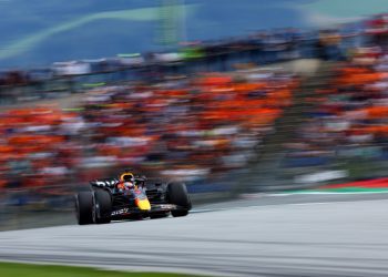 SPIELBERG, AUSTRIA - JULY 10: Max Verstappen of the Netherlands driving the (1) Oracle Red Bull Racing RB18 on track  during the F1 Grand Prix of Austria at Red Bull Ring on July 10, 2022 in Spielberg, Austria. (Photo by Clive Rose/Getty Images) // Getty Images / Red Bull Content Pool // SI202207100347 // Usage for editorial use only //