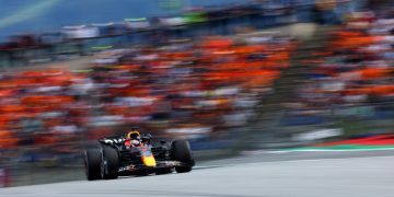 SPIELBERG, AUSTRIA - JULY 10: Max Verstappen of the Netherlands driving the (1) Oracle Red Bull Racing RB18 on track  during the F1 Grand Prix of Austria at Red Bull Ring on July 10, 2022 in Spielberg, Austria. (Photo by Clive Rose/Getty Images) // Getty Images / Red Bull Content Pool // SI202207100347 // Usage for editorial use only //