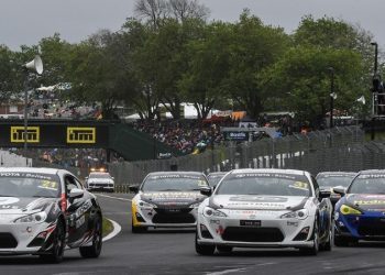 Toyota GT86s racing at Pukekohe Raceway