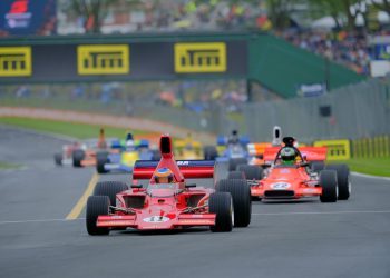 F5000 cars racing at Pukekohe Park Racway