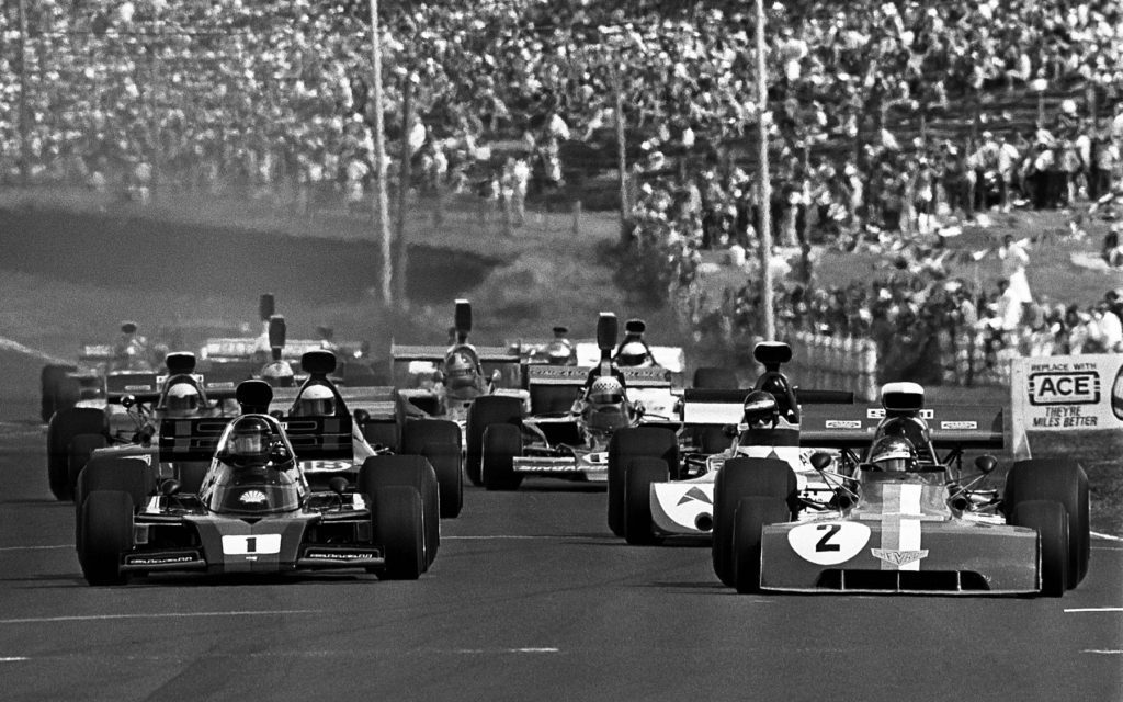 F5000 open wheel race cars at Pukekohe Park Raceway in 1974