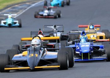 Formula Open field with Formula Atlantic car ahead