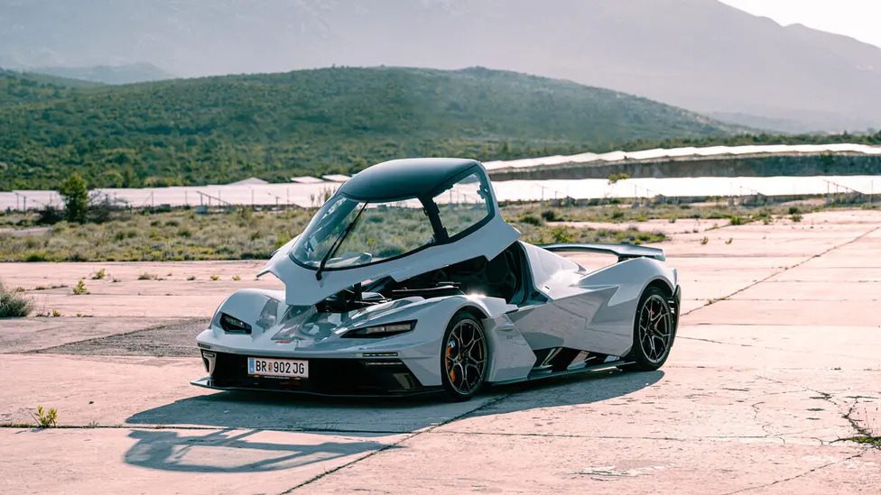 KTM XBow GTXR is a GT2derived racer for the road VelocityNews