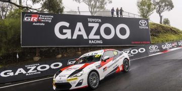 Hugo Allen racing down hill at Bathurst in wet conditions