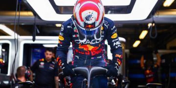 ABU DHABI, UNITED ARAB EMIRATES - NOVEMBER 18: Liam Lawson of New Zealand and Oracle Red Bull Racing prepares to drive during practice ahead of the F1 Grand Prix of Abu Dhabi at Yas Marina Circuit on November 18, 2022 in Abu Dhabi, United Arab Emirates. (Photo by Mark Thompson/Getty Images)