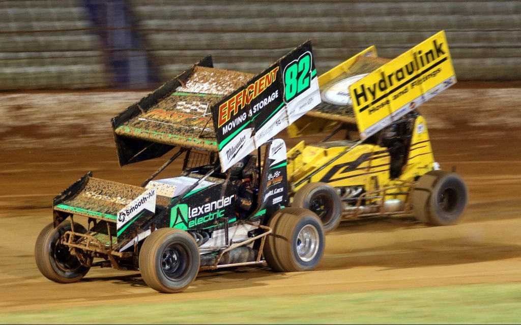 Sprint cars racing at Baypark Speedway