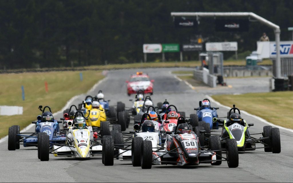 South Island F1600 Championship grid at Teretonga Park Raceway