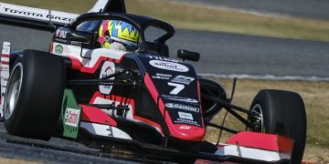 Charlie Wurz taking pole position at Teretonga