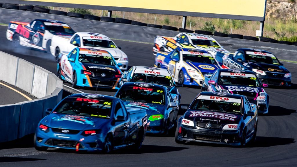 V8 ute field racing