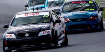 Holden V8 ute racing Ford