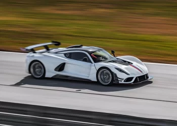 Hennessey Venom F5 Revolution on track