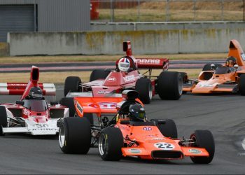 F5000 cars racing at Skope Classic