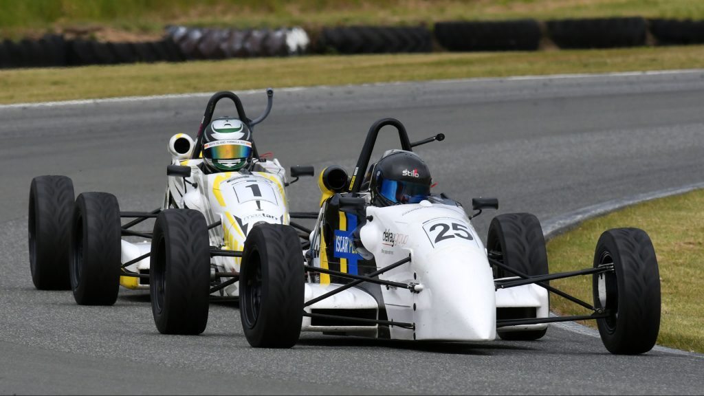 South Island Formula 1600 field racing at Timaru