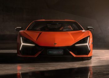 Lamborghini Revuelto front view