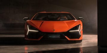 Lamborghini Revuelto front view