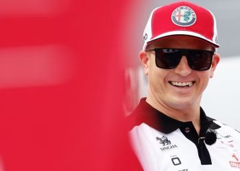 Kimi Raikkonen in Alfa Romeo hat