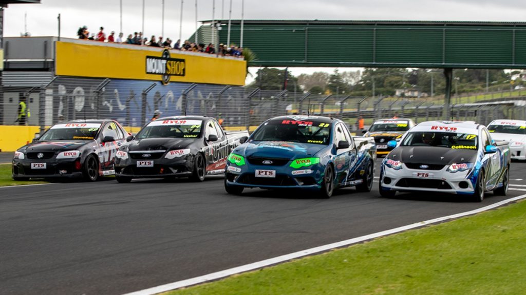 V8 Utes going four wide into turn one at Pukekohe