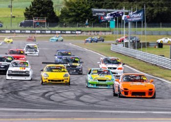 GTRNZ field going into first turn at Taupo