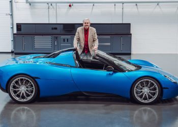 Gordon Murray standing next to GMA T.33 Spider