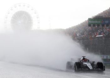 ZANDVOORT, NETHERLANDS - AUGUST 27: Liam Lawson of New Zealand driving the (40) Scuderia AlphaTauri AT04 in the rain during the F1 Grand Prix of The Netherlands at Circuit Zandvoort on August 27, 2023 in Zandvoort, Netherlands. (Photo by Peter Fox/Getty Images) // Getty Images / Red Bull Content Pool // SI202308270651 // Usage for editorial use only //