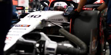 SINGAPORE, SINGAPORE - SEPTEMBER 16: Liam Lawson of New Zealand driving the (40) Scuderia AlphaTauri AT04 in the Pitlane during qualifying ahead of the F1 Grand Prix of Singapore at Marina Bay Street Circuit on September 16, 2023 in Singapore, Singapore. (Photo by Rudy Carezzevoli/Getty Images) // Getty Images / Red Bull Content Pool // SI202309160465 // Usage for editorial use only //