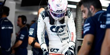 LUSAIL CITY, QATAR - OCTOBER 06: Liam Lawson of New Zealand and Scuderia AlphaTauri climbs from his car in the garage during qualifying ahead of the F1 Grand Prix of Qatar at Lusail International Circuit on October 06, 2023 in Lusail City, Qatar. (Photo by Rudy Carezzevoli/Getty Images) // Getty Images / Red Bull Content Pool // SI202310061489 // Usage for editorial use only //