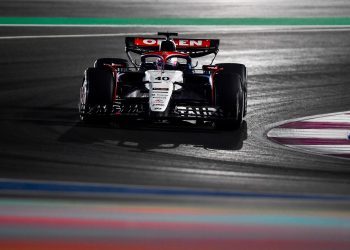 LUSAIL CITY, QATAR - OCTOBER 08: Liam Lawson of New Zealand driving the (40) Scuderia AlphaTauri AT04 on track during the F1 Grand Prix of Qatar at Lusail International Circuit on October 08, 2023 in Lusail City, Qatar. (Photo by Rudy Carezzevoli/Getty Images) // Getty Images / Red Bull Content Pool // SI202310080461 // Usage for editorial use only //