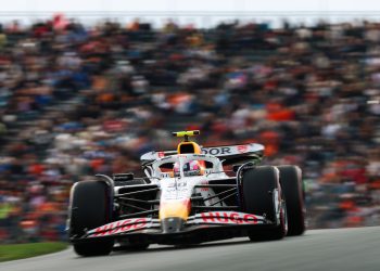 ZANDVOORT, NETHERLANDS - AUGUST 29: Liam Lawson of New Zealand driving the (30) Visa Cash App Racing Bulls VCARB 02 on track during practice ahead of the F1 Grand Prix of Netherlands at Circuit Zandvoort on August 29, 2025 in Zandvoort, Netherlands. (Photo by Mark Thompson/Getty Images) // Getty Images / Red Bull Content Pool // SI202508290438 // Usage for editorial use only //