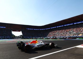 MEXICO CITY, MEXICO - OCTOBER 25: Liam Lawson of New Zealand driving the (30) Visa Cash App Racing Bulls VCARB 02 on track during qualifying ahead of the F1 Grand Prix of Mexico at Autodromo Hermanos Rodriguez on October 25, 2025 in Mexico City, Mexico. (Photo by Mark Thompson/Getty Images) // Getty Images / Red Bull Content Pool // SI202510250819 // Usage for editorial use only //