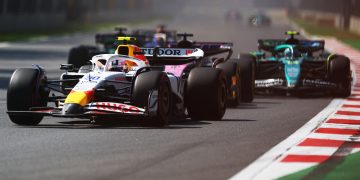 MEXICO CITY, MEXICO - OCTOBER 26: Liam Lawson of New Zealand driving the (30) Visa Cash App Racing Bulls VCARB 02 on track during the F1 Grand Prix of Mexico at Autodromo Hermanos Rodriguez on October 26, 2025 in Mexico City, Mexico. (Photo by Clive Rose/Getty Images) // Getty Images / Red Bull Content Pool // SI202510260473 // Usage for editorial use only //