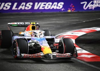 LAS VEGAS, NEVADA - NOVEMBER 21: Liam Lawson of New Zealand driving the (30) Visa Cash App Racing Bulls VCARB 02 on track during final practice ahead of the F1 Grand Prix of Las Vegas at Las Vegas Strip Circuit on November 21, 2025 in Las Vegas, Nevada. (Photo by Clive Mason/Getty Images) // Getty Images / Red Bull Content Pool // SI202511220080 // Usage for editorial use only //