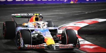 LAS VEGAS, NEVADA - NOVEMBER 21: Liam Lawson of New Zealand driving the (30) Visa Cash App Racing Bulls VCARB 02 on track during final practice ahead of the F1 Grand Prix of Las Vegas at Las Vegas Strip Circuit on November 21, 2025 in Las Vegas, Nevada. (Photo by Clive Mason/Getty Images) // Getty Images / Red Bull Content Pool // SI202511220080 // Usage for editorial use only //