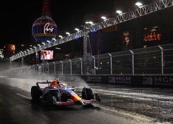 LAS VEGAS, NEVADA - NOVEMBER 21: Liam Lawson of New Zealand driving the (30) Visa Cash App Racing Bulls VCARB 02 on track during qualifying ahead of the F1 Grand Prix of Las Vegas at Las Vegas Strip Circuit on November 21, 2025 in Las Vegas, Nevada. (Photo by Guido De Bortoli/LAT Images) // Getty Images / Red Bull Content Pool // SI202511220204 // Usage for editorial use only //