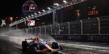 LAS VEGAS, NEVADA - NOVEMBER 21: Liam Lawson of New Zealand driving the (30) Visa Cash App Racing Bulls VCARB 02 on track during qualifying ahead of the F1 Grand Prix of Las Vegas at Las Vegas Strip Circuit on November 21, 2025 in Las Vegas, Nevada. (Photo by Guido De Bortoli/LAT Images) // Getty Images / Red Bull Content Pool // SI202511220204 // Usage for editorial use only //