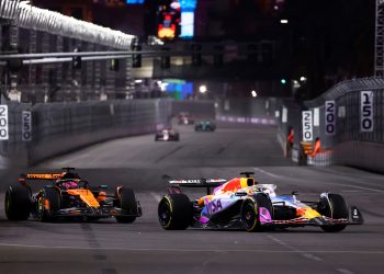 LAS VEGAS, NEVADA - NOVEMBER 22: Isack Hadjar of France driving the (6) Visa Cash App Racing Bulls VCARB 02 leads Oscar Piastri of Australia driving the (81) McLaren MCL39 Mercedes on track during the F1 Grand Prix of Las Vegas at Las Vegas Strip Circuit on November 22, 2025 in Las Vegas, Nevada. (Photo by Clive Rose/Getty Images) // Getty Images / Red Bull Content Pool // SI202511230268 // Usage for editorial use only //