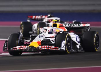 LUSAIL CITY, QATAR - NOVEMBER 29: Liam Lawson of New Zealand driving the (30) Visa Cash App Racing Bulls VCARB 02 leads Esteban Ocon of France driving the (31) Haas F1 VF-25 Ferrari on track during the Sprint ahead of the F1 Grand Prix of Qatar at Lusail International Circuit on November 29, 2025 in Lusail City, Qatar. (Photo by Lars Baron/LAT Images) // Getty Images / Red Bull Content Pool // SI202511290205 // Usage for editorial use only //