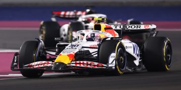 LUSAIL CITY, QATAR - NOVEMBER 29: Liam Lawson of New Zealand driving the (30) Visa Cash App Racing Bulls VCARB 02 leads Esteban Ocon of France driving the (31) Haas F1 VF-25 Ferrari on track during the Sprint ahead of the F1 Grand Prix of Qatar at Lusail International Circuit on November 29, 2025 in Lusail City, Qatar. (Photo by Lars Baron/LAT Images) // Getty Images / Red Bull Content Pool // SI202511290205 // Usage for editorial use only //