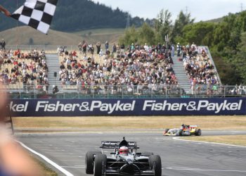 Jonny Reid and A1 Team New Zealand take the checkered flag to win the Sprint race. Taupo, New Zealand. Sunday 20  January 2008. Photo: Andrew Cornaga/PHOTOSPORT