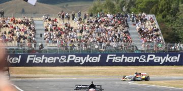 Jonny Reid and A1 Team New Zealand take the checkered flag to win the Sprint race. Taupo, New Zealand. Sunday 20 January 2008. Photo: Andrew Cornaga/PHOTOSPORT