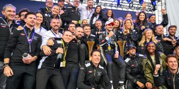 MIAMI, FLORIDA - JANUARY 31: Race winner Mitch Evans of New Zealand and Jaguar TCS Racing celebrates with Antonio Felix da Costa of Portugal and Jaguar TCS Racing, Ian James, Team Principal of Jaguar TCS Racing and team members on the podium during the Miami E-Prix, Round 3 of the 2026 FIA Formula E World Championship at Miami International Autodrome on January 31, 2026 in Miami, Florida. (Photo by Simon Galloway/LAT Images)