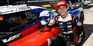 #31: Cadillac Whelen, Cadillac V-Series.R, GTP: Jack Aitken, Earl Bamber, Frederik Vesti, Motul Pole Award