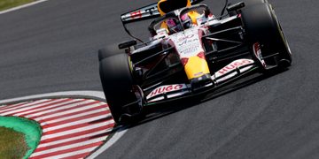 SUZUKA, JAPAN - MARCH 28: Liam Lawson of New Zealand driving the (30) Visa Cash App Racing Bulls VCARB 03 RB Ford on track during final practice ahead of the F1 Grand Prix of Japan at Suzuka Circuit on March 28, 2026 in Suzuka, Japan. (Photo by Mark Thompson/Getty Images) // Getty Images / Red Bull Content Pool // SI202603280083 // Usage for editorial use only //