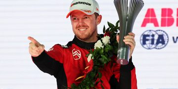TOKYO, JAPAN - JULY 26: Second placed Nick Cassidy of New Zealand and Citroen Racing lifts his trophy on the podium after the Tokyo E-Prix, Round 15 of the 2026 FIA Formula E World Championship at Tokyo Street Circuit on July 26, 2026 in Tokyo, Japan. (Photo by Takashi Aoyama/LAT Images)